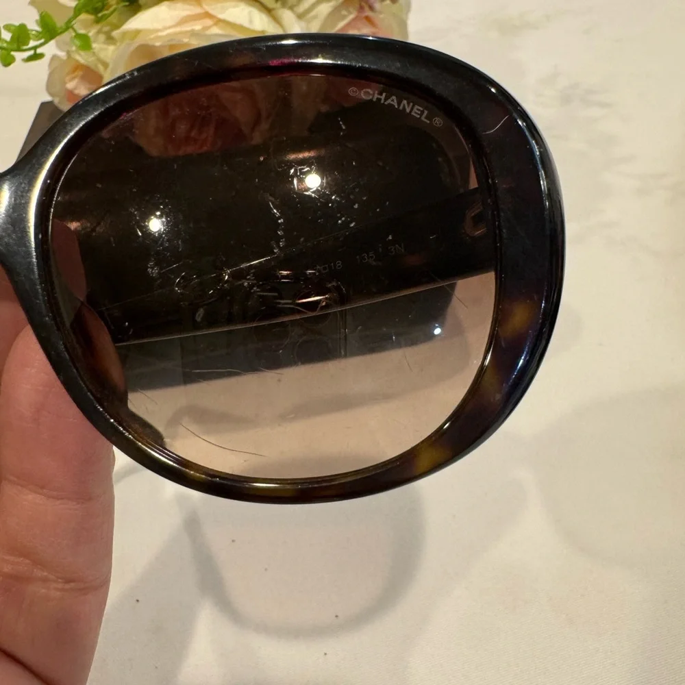 Authentic CHANEL sunglasses with case - Picture 11 of 13